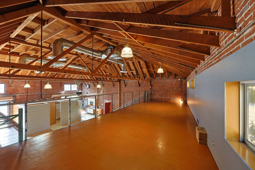 More Photos Of 1354-1358 S Grand Ave, Los Angeles Flex For Lease