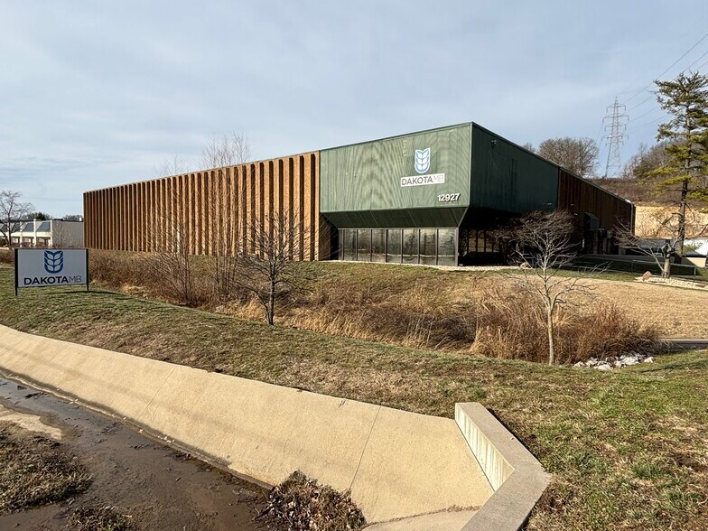 More Photos Of 12927 Gravois Rd, Sunset Hills Warehouse For Sale