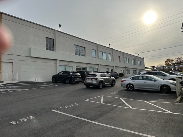 More Photos Of 200-202 Stonehinge Ln, Carle Place Medical For Lease