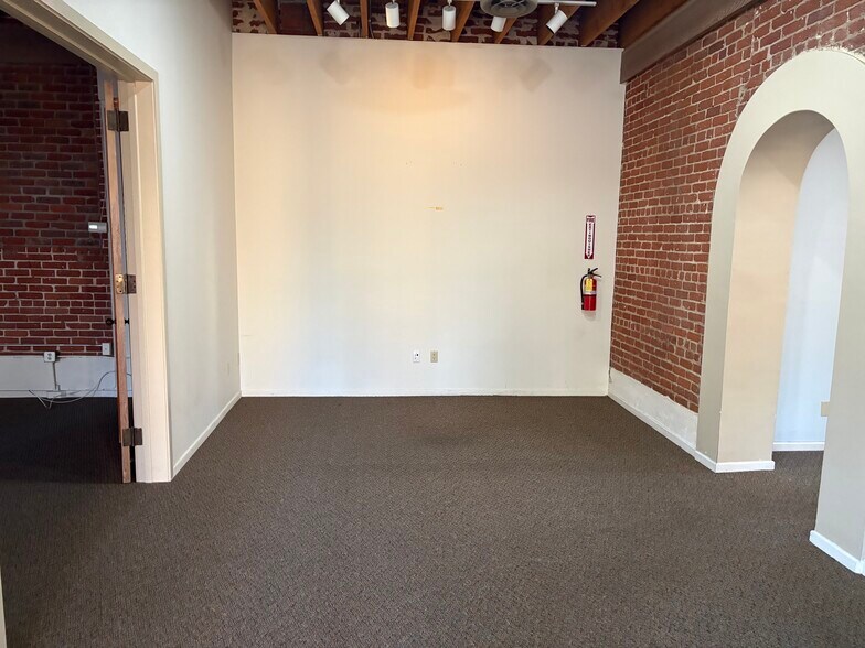 More Photos Of 1210-1214 E Green St, Pasadena Office For Lease
