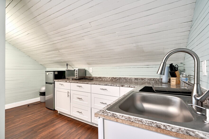 More Photos Of 16-18 Sudbrook Ln, Pikesville Office Residential For Sale