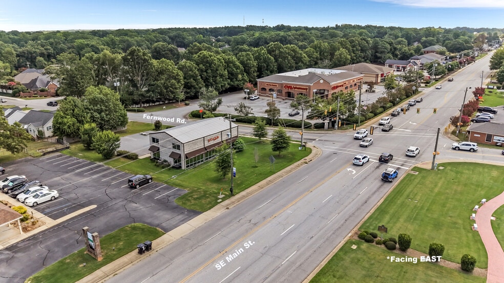More Photos Of 414 W Fernwood Dr, Simpsonville General Retail For Sale