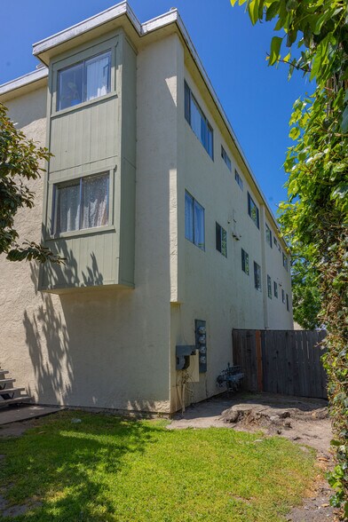 More Photos Of 75 N Hebbron Ave, Salinas Apartments For Sale