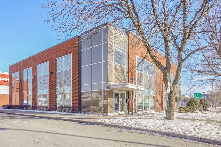 More Photos Of 8127 Boul Saint-Michel, Montréal Office For Lease