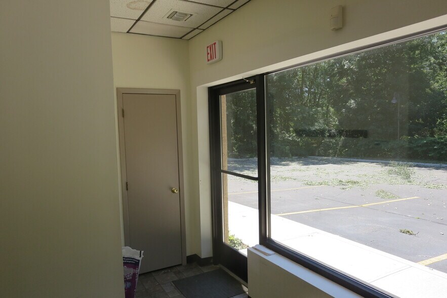 More Photos Of 189 Main Rd, Riverhead Medical For Lease