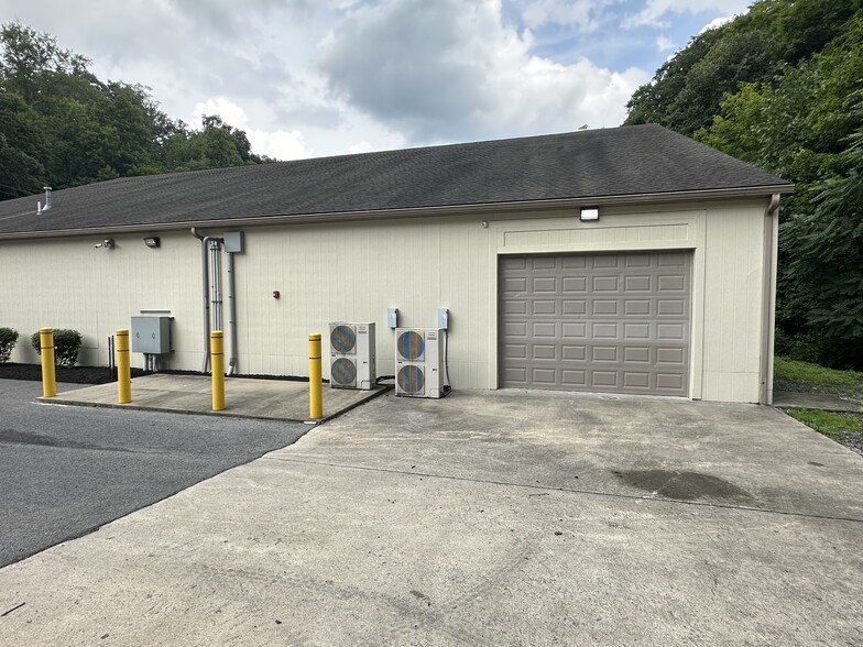 Primary Photo Of 951 Canyon Rd, Morgantown Medical For Lease