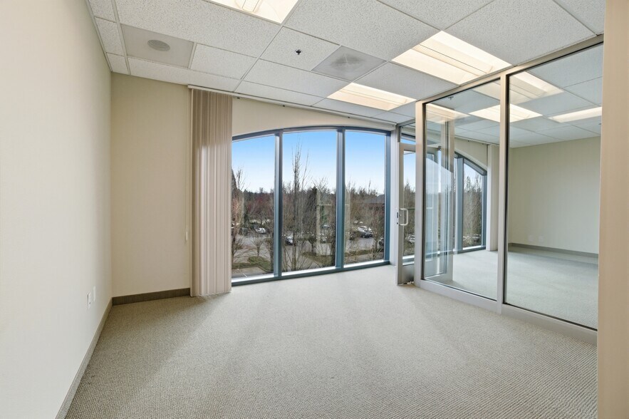 More Photos Of 680 Hawthorne Ave SE, Salem Office For Sale