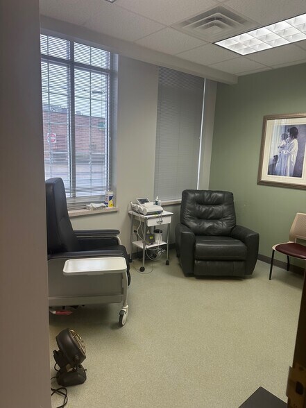 More Photos Of 175 Walnut St, Lockport Office For Lease