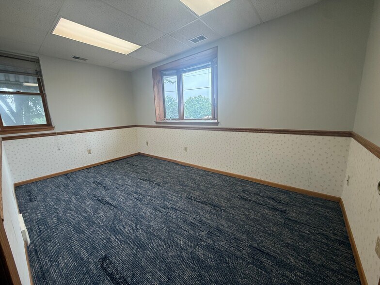 More Photos Of 2699 John F Kennedy Rd, Dubuque Coworking Space