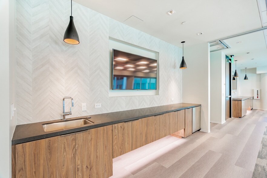 More Photos Of 19100-19200 Von Karman Ave, Irvine Unknown For Lease