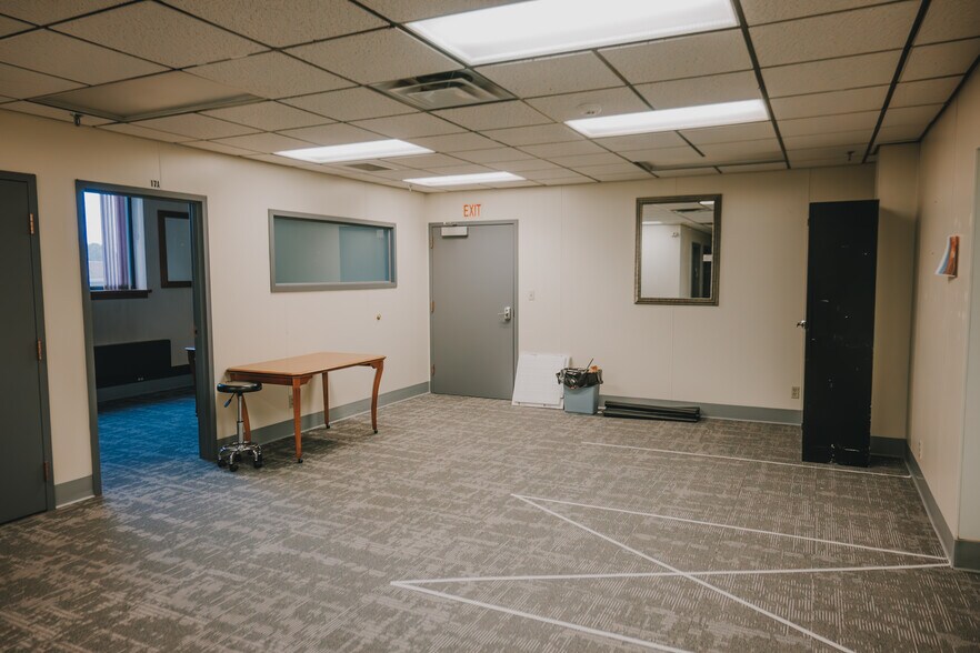 More Photos Of 136 Center St, Old Town Office For Sale