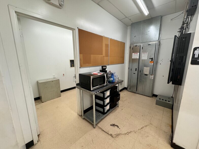 More Photos Of 4404 Old Rural Hall Rd, Winston-Salem Freestanding For Lease