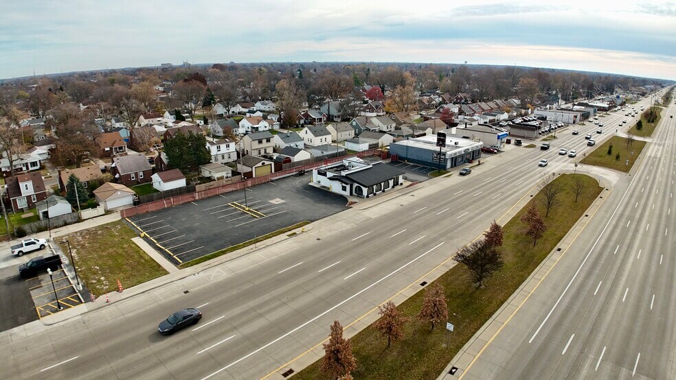 More Photos Of 1297 Fort St, Wyandotte Restaurant For Sale