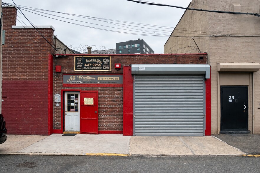 Primary Photo Of 27 Sands St, Staten Island Auto Repair For Sale