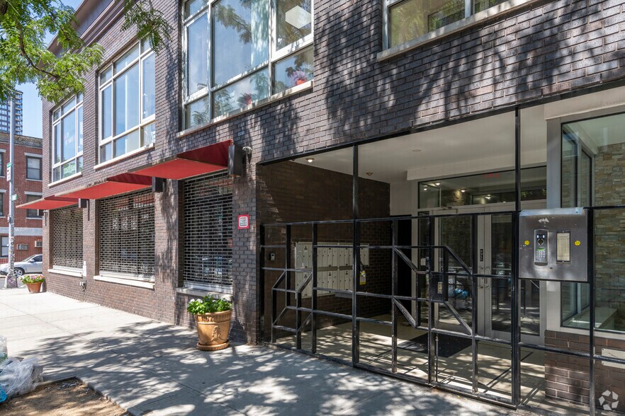 More Photos Of 200 Franklin St, Brooklyn Apartments For Lease