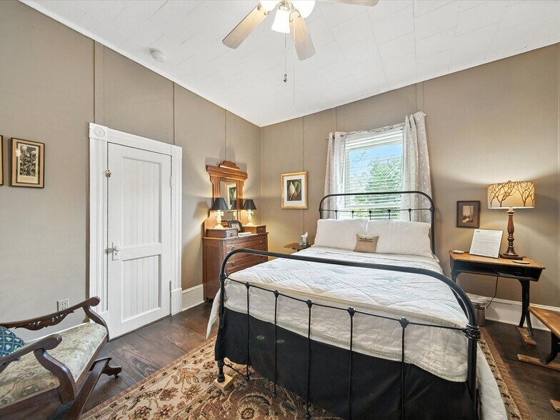 More Photos Of 221 N Main St, Clover Hospitality For Sale