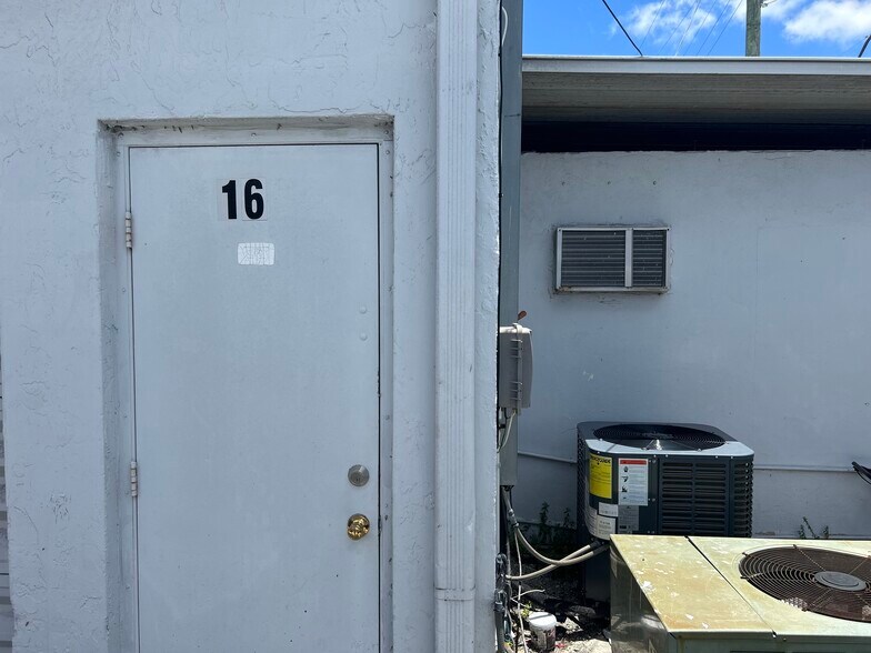 More Photos Of 5840-5846 Funston St, Hollywood Light Manufacturing For Lease