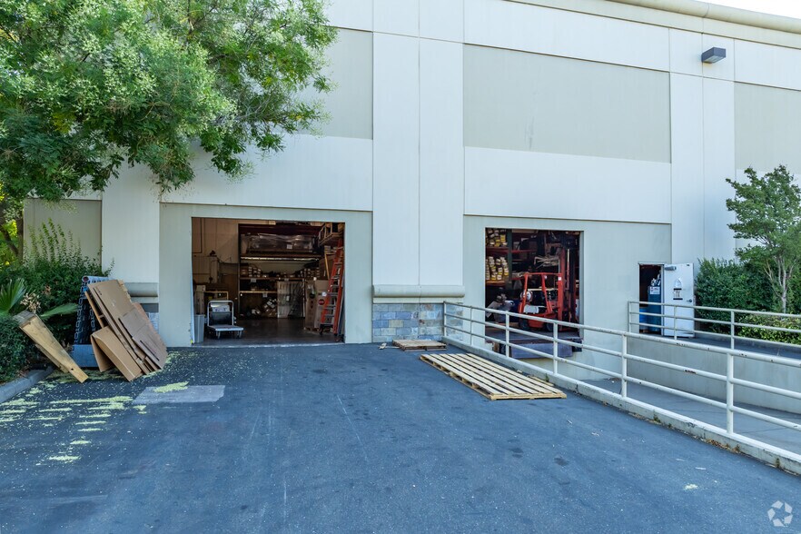 More Photos Of 2440 Gold River Rd, Rancho Cordova Office For Sale