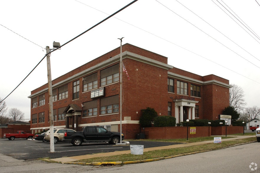 More Photos Of 230 E Montgomery Ave, Clarksville Office Residential For Sale