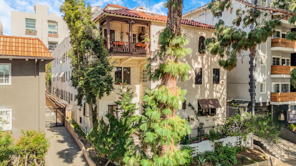 More Photos Of 7063 Lanewood Ave, Los Angeles Apartments For Sale