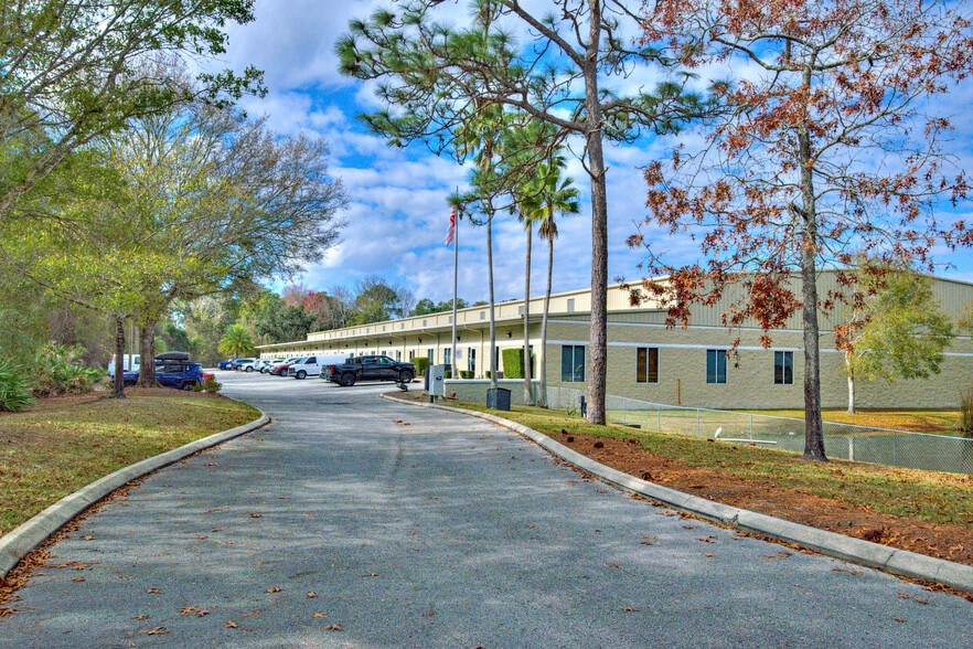 More Photos Of 11210 E Phillips Industrial Blvd, Jacksonville Warehouse For Lease