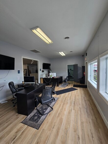 More Photos Of 9040 State Rt 14, Streetsboro Auto Repair For Sale