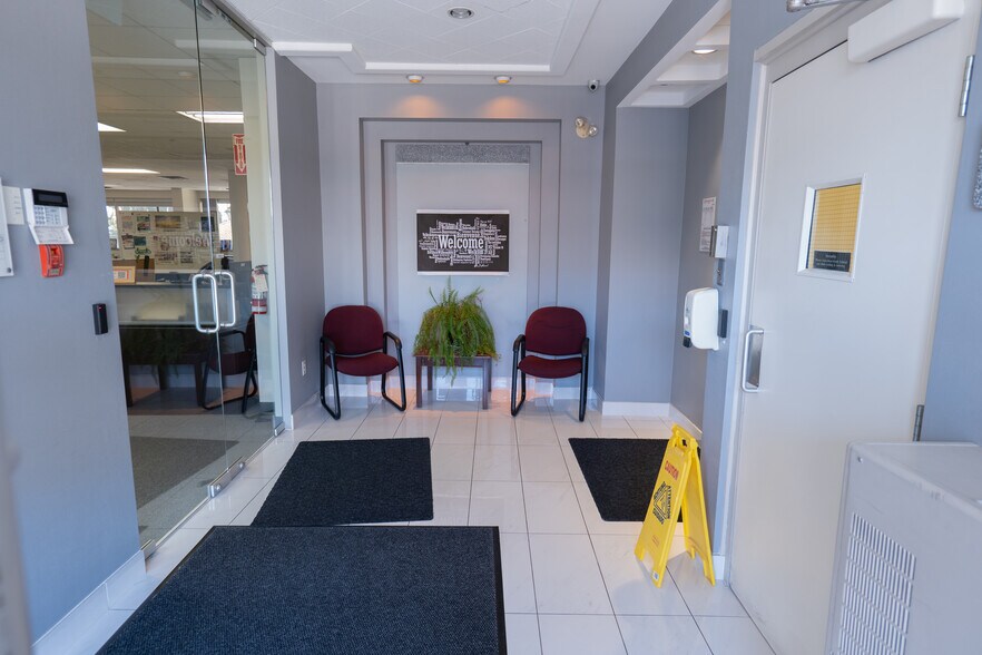 More Photos Of 422 6th St, New Westminster Loft Creative Space For Lease