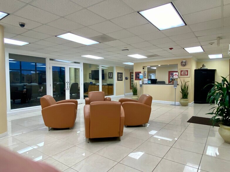 More Photos Of 4401 W Kennedy Blvd, Tampa Office For Lease