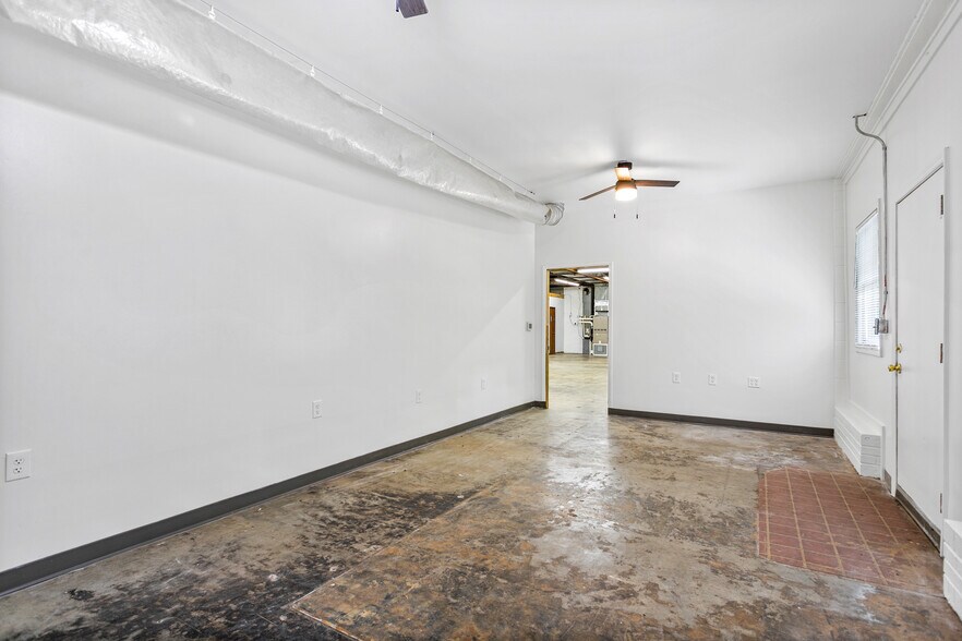 More Photos Of 504 Houston St, Greensboro Warehouse For Lease