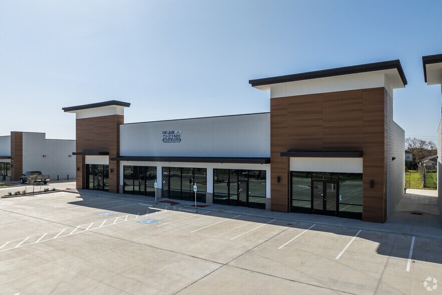 More Photos Of 13439 W Bellfort Ave, Sugar Land Freestanding For Lease