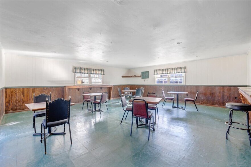 More Photos Of 630 Lowe St, Buchanan Restaurant For Sale