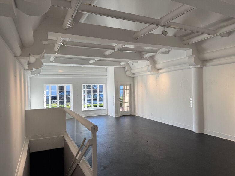 More Photos Of 6th Ave, Carmel Storefront For Lease