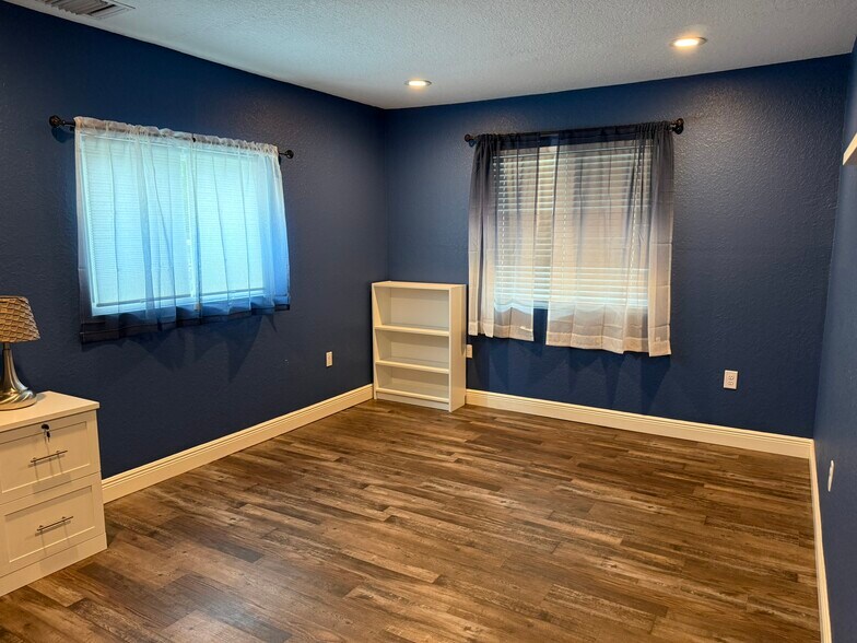 More Photos Of 20785 W McKinney Ave, Dunnellon Office For Sale