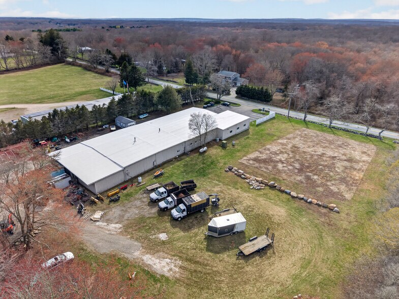 More Photos Of 300 Taugwonk Rd, Stonington Warehouse For Lease
