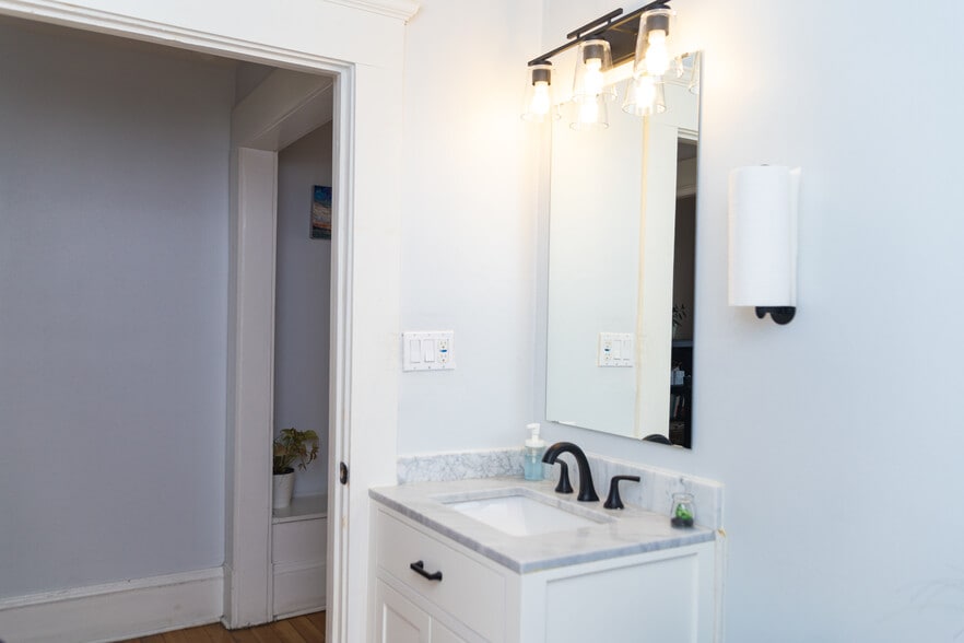 More Photos Of 531 E Lynwood St, Phoenix Office Residential For Sale