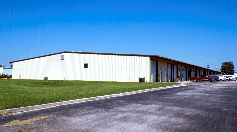 More Photos Of 3038 N John Young Pky, Orlando Warehouse For Lease