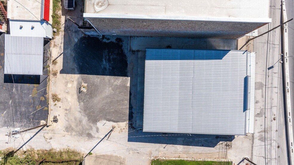 More Photos Of 120 E Blackjack St, Dublin Storefront For Sale