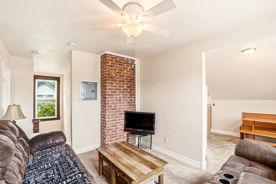 More Photos Of 2926 N Monroe St, Spokane Bar For Sale