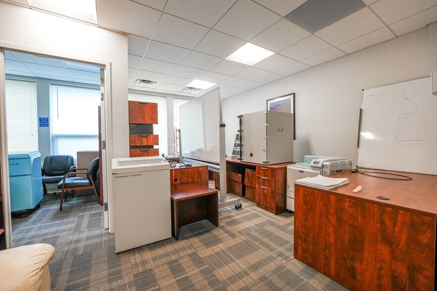 More Photos Of 7115 Leesburg Pike, Falls Church Office For Sale