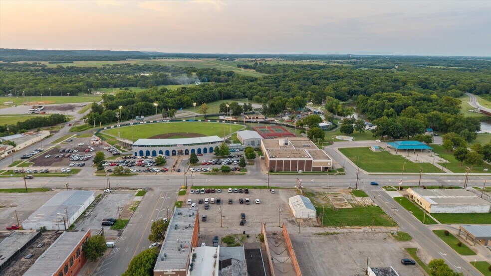 More Photos Of 100 Dewey Ave, Bartlesville Land For Sale