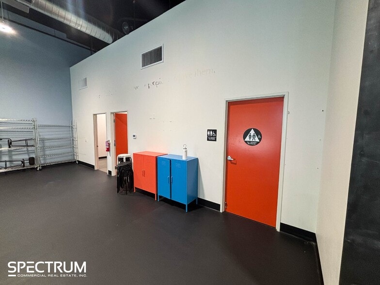 More Photos Of 6200 Variel Ave, Woodland Hills Apartments For Lease
