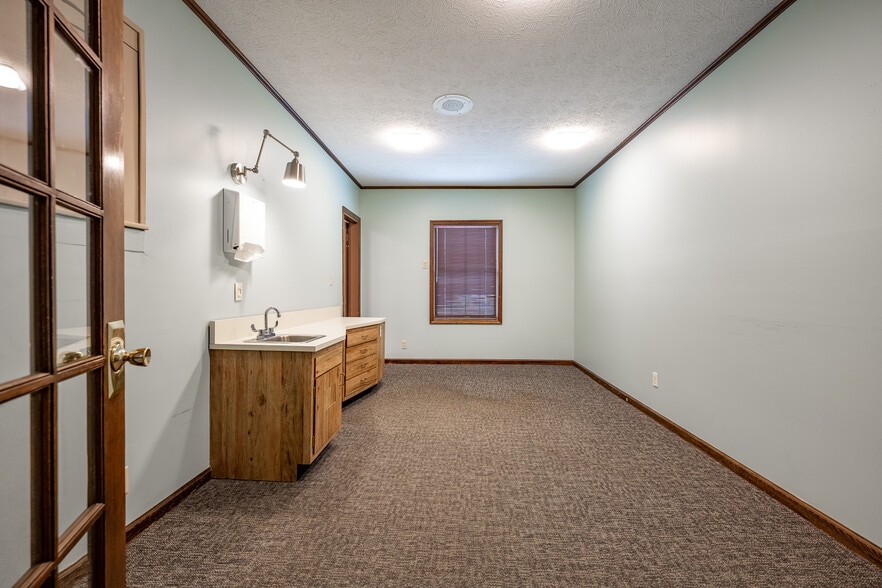 More Photos Of 814 E Washington St, Greencastle Medical For Sale