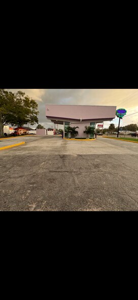 More Photos Of 4593 49th St N, Saint Petersburg Convenience Store For Sale