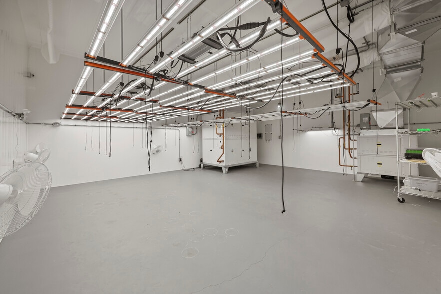 More Photos Of 700 S Main St, Sheffield Refrigeration Cold Storage For Sale