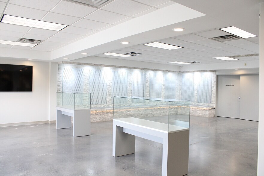 More Photos Of 4121 S 72nd Ave, Tulsa Service For Sale