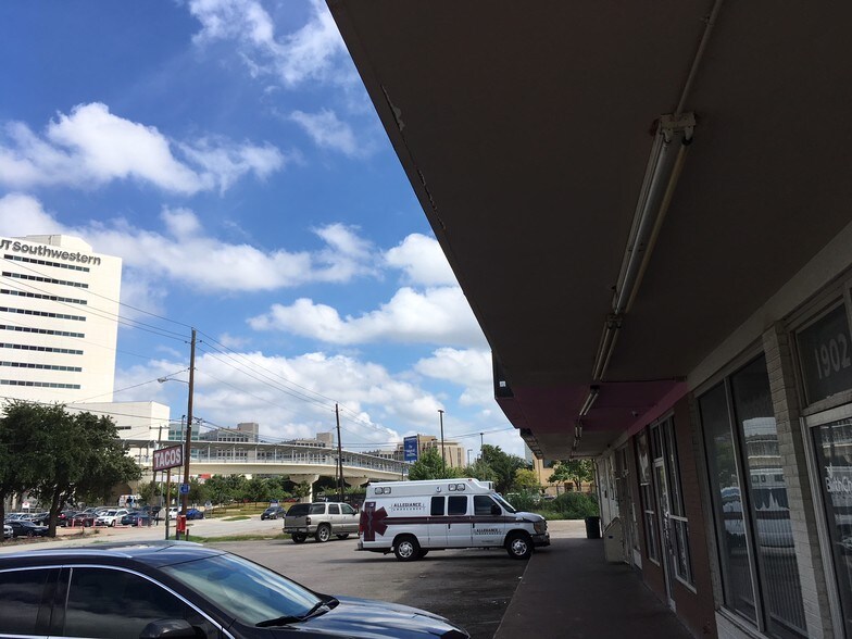 More Photos Of 1902 Record Crossing Rd, Dallas Freestanding For Sale