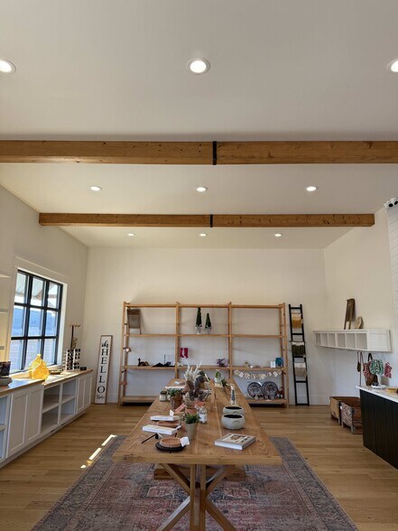 More Photos Of 101 W Northstone Pky, Zillah Freestanding For Lease