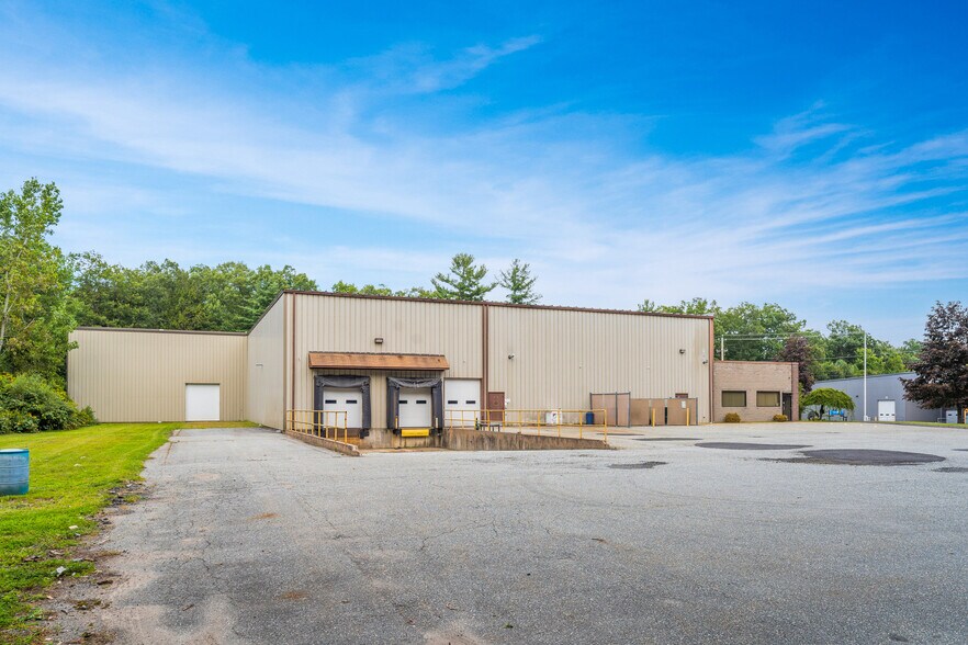 More Photos Of 77 Servistar Industrial Way, Westfield Warehouse For Lease