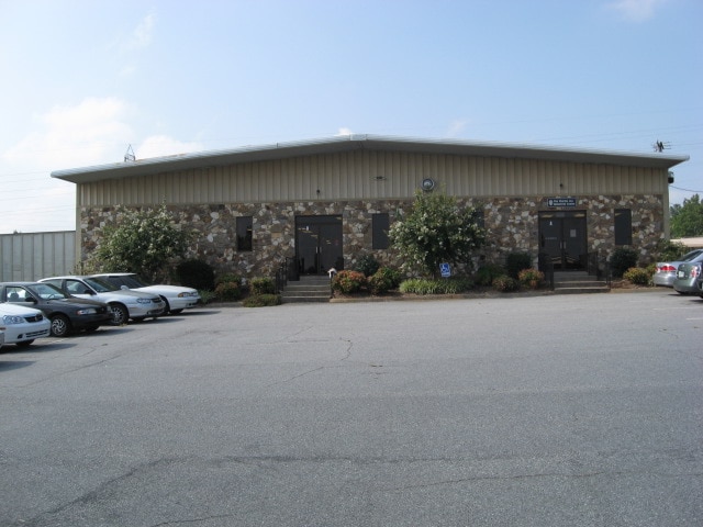 Primary Photo Of 108 Northeast Dr, Spartanburg Service For Lease
