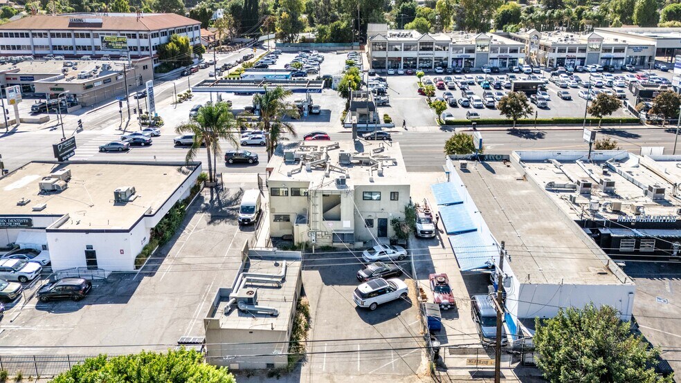 More Photos Of 19709 Ventura Blvd, Woodland Hills Office For Sale